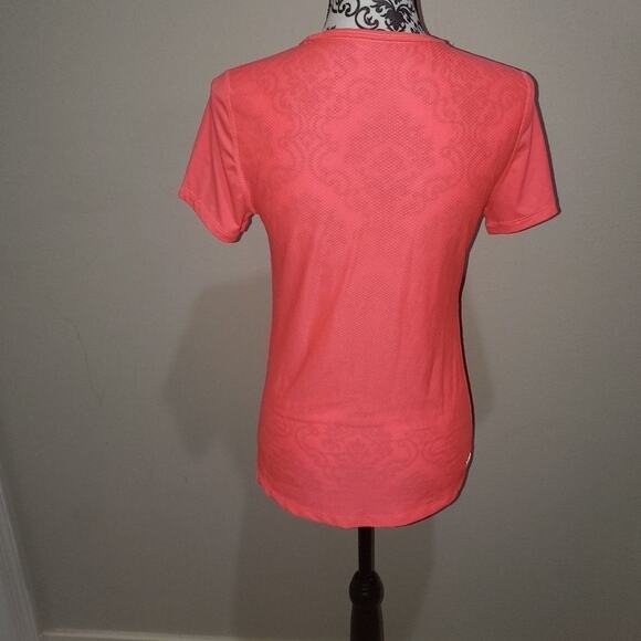 Danskin semi-fitted XS athletic tshirt - Picture 3 of 6